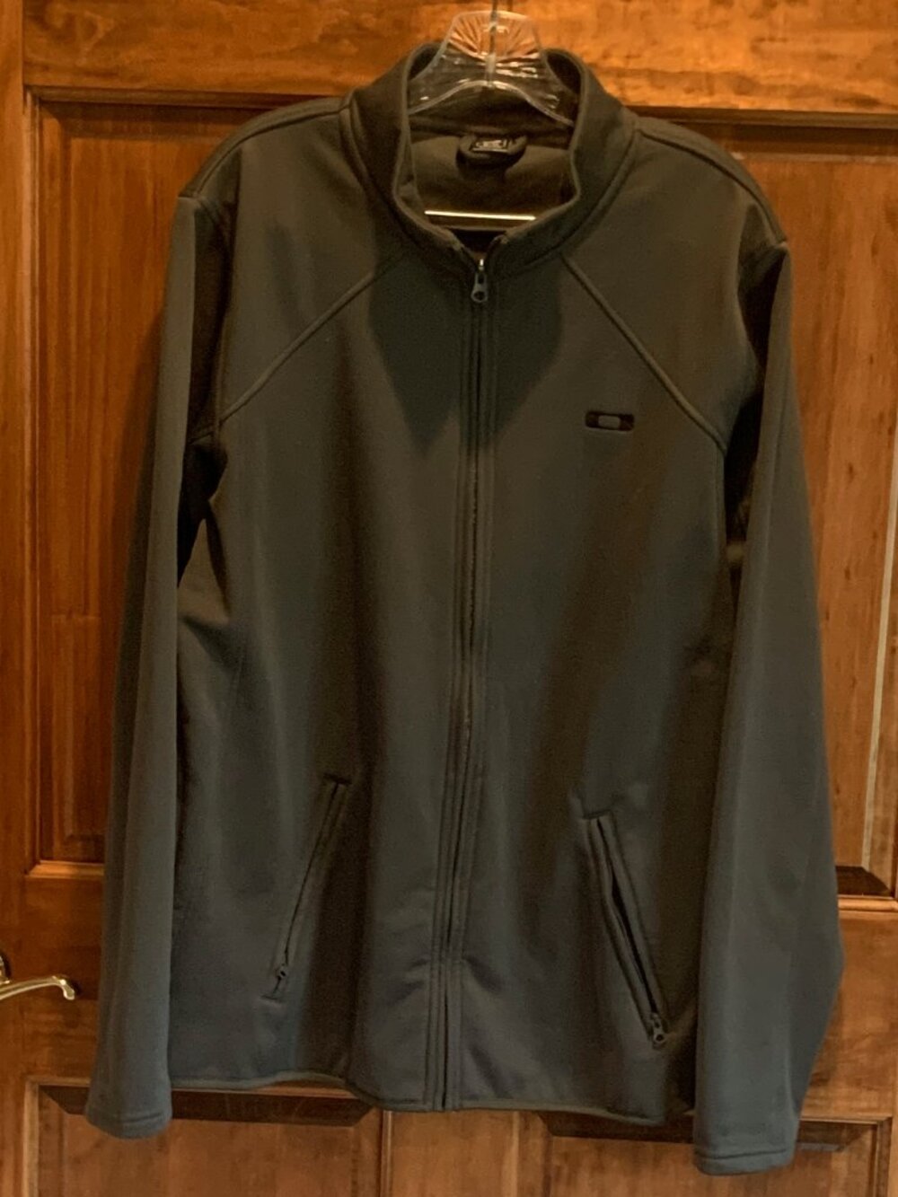 ONE GRAY OAKLEY EXTRA LARGE FULL ZIP UNLINED JACKET, EUC, 100& POLYESTER